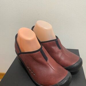 Privo Women’s Brown leather slip on heel Shoes Size 8M